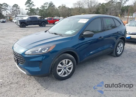 2020 Ford Escape S z USA, uszkodzony, nr VIN 1FMCU9F6XLUC63557